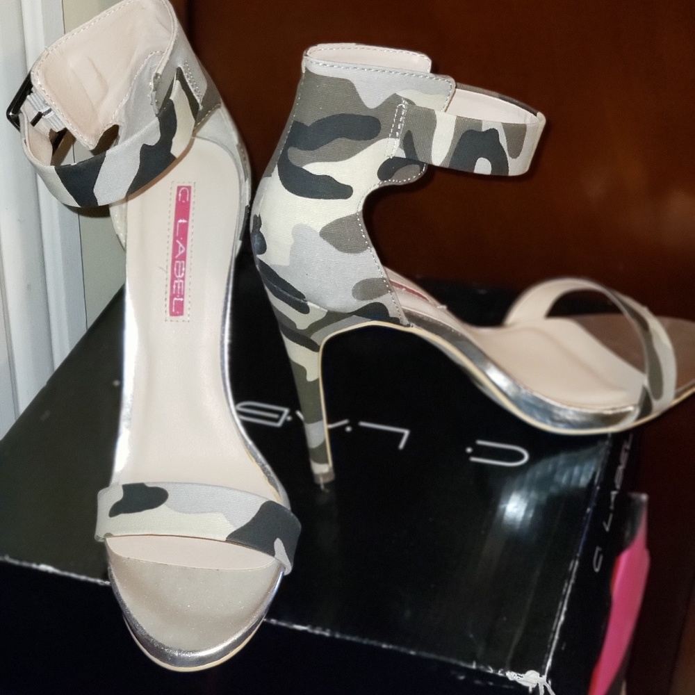 Single sole, ankle strap sandals